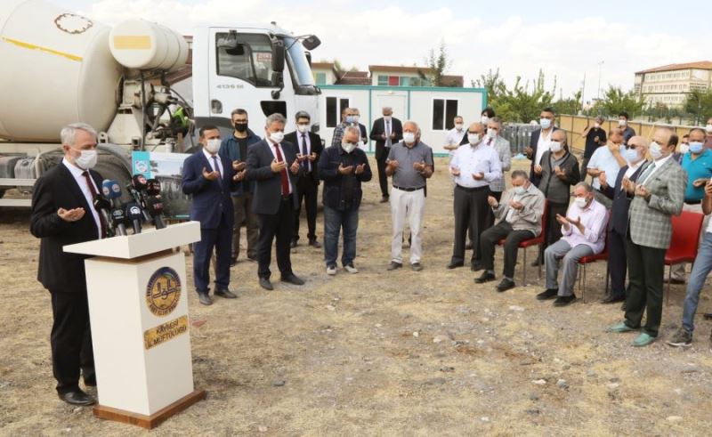  ERÜ’de Hacı Bayram Sanık ve Evlatları Camii’nin Temeli Atıldı