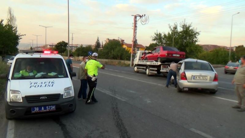  Hatalı dönüş kazaya neden oldu: 2 yaralı