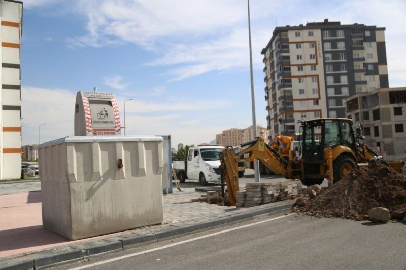 Melikgazi’de yer altı çöp konteynerleri ile koku ve bakterilerin önüne geçiliyor
