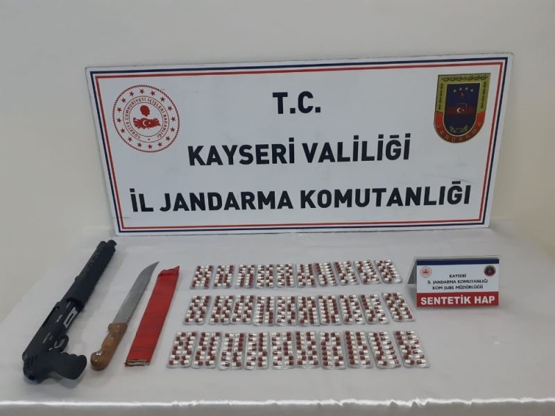 Kayseri’de 400 adet uyuşturucu hap ele geçirildi
