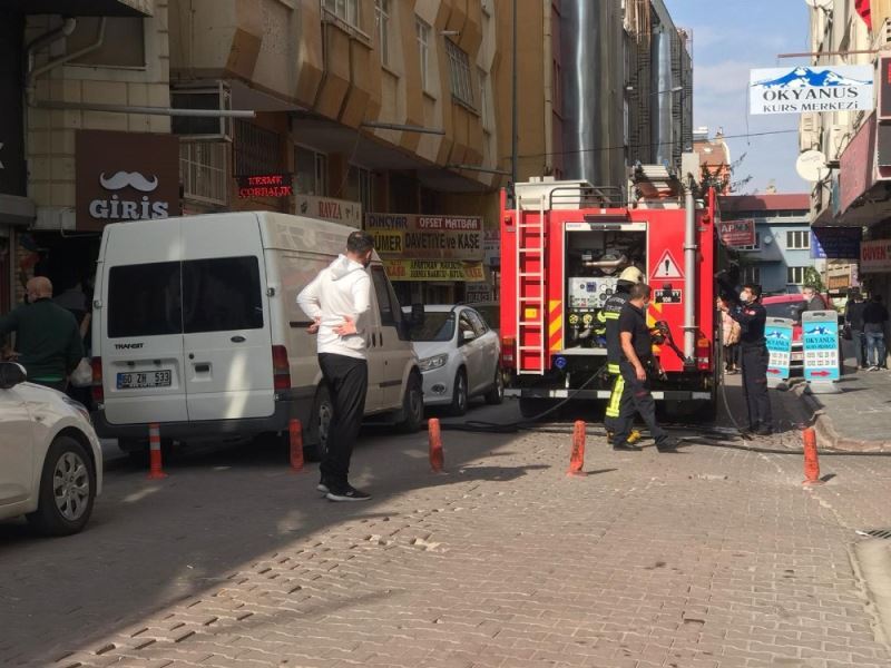 Kafenin mutfağında çıkan yangın itfaiyeyi harekete geçirdi
