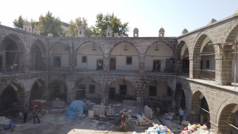 Yeniden hayat bulan tarihi yapılan Melikgazi’nin ellerinde işlevleniyor
