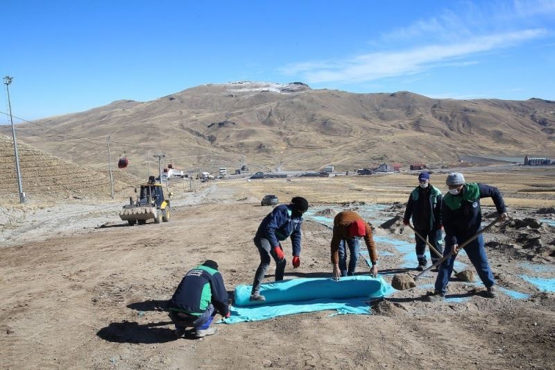 Büyükşehir, Erciyes’e biyotekstil tohum halısı serdi
