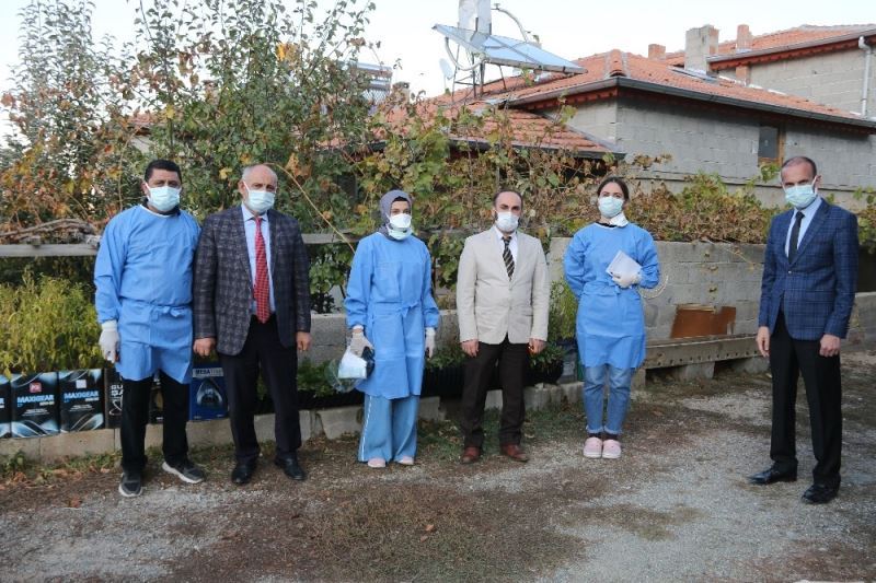 Başkan Öztürk’ten sağlık çalışanlarına ziyaret
