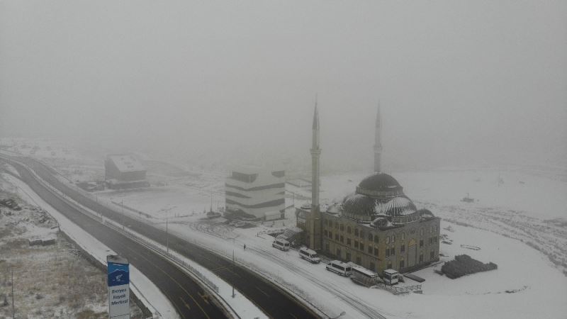 Erciyes beyaza büründü, ortaya kartpostallık görüntüler ortaya çıktı
