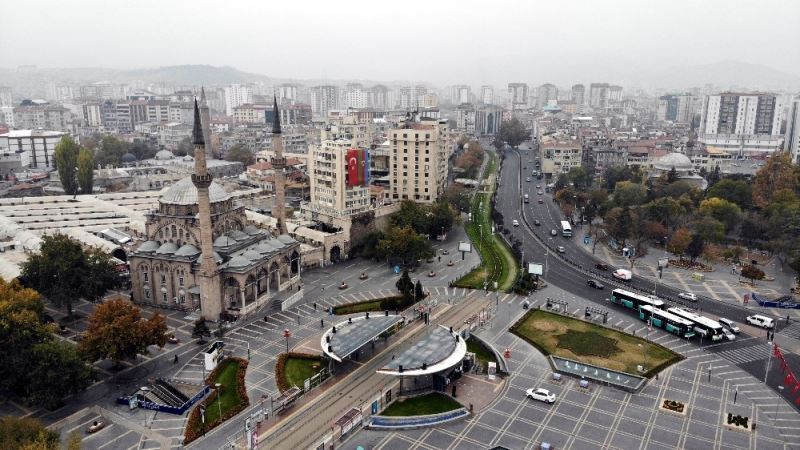 Vatandaşlar kısıtlamayı yanlış anladı, meydan boş kaldı
