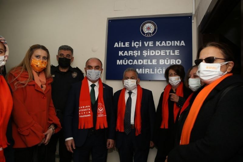 Başkan Büyükkılıç’tan kadına şiddete karşı maskeli destek
