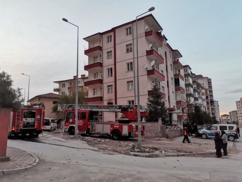 Çocuk odasında çıkan yangını itfaiye söndürdü
