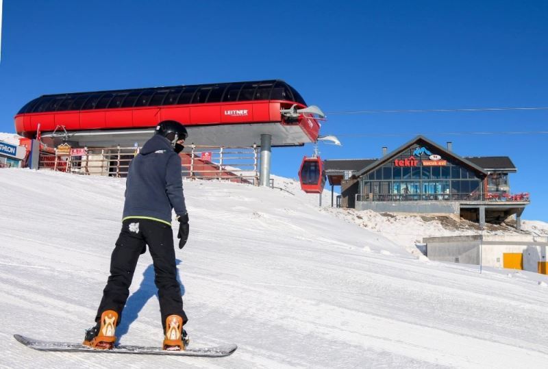 Erciyes’te kayak keyfi tüm hızıyla sürüyor
