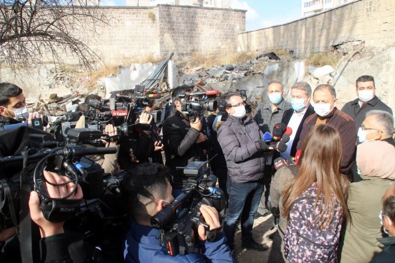 Özhaseki’den Cumhurbaşkanı Erdoğan’a ’diktatör’ diyen CHP’li Özel’e cevap:
