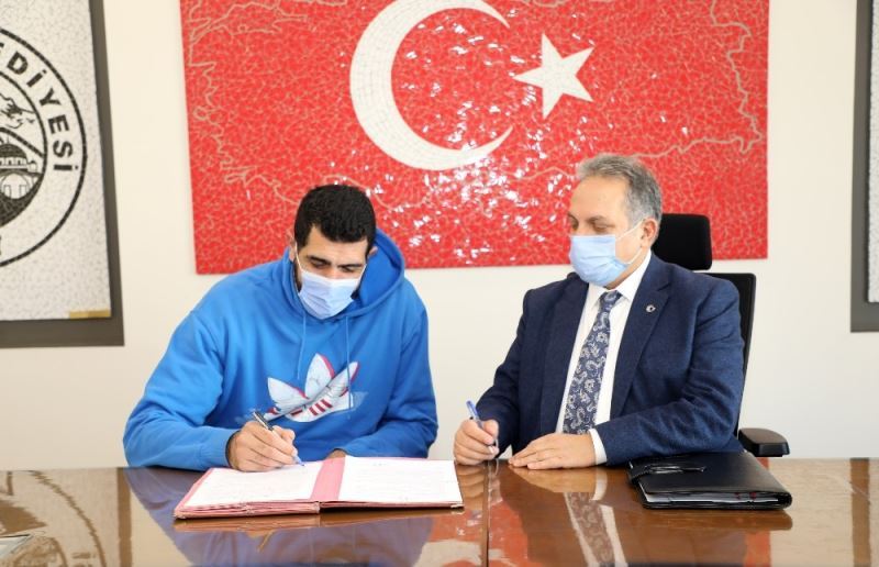 Ünlü basketbolcu Fatih Solak Talasgücü’nde
