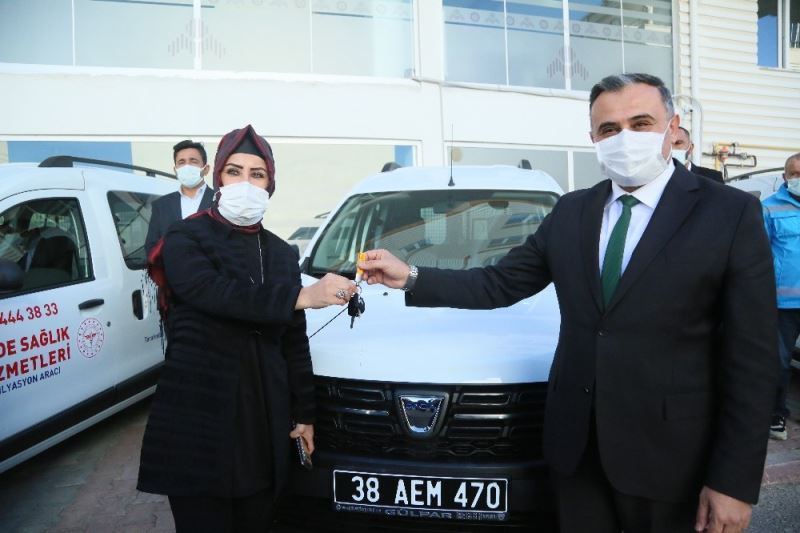 Develi Belediyesi ve Öksüt Madencilikten Devlet Hastanesine filyasyon aracı desteği
