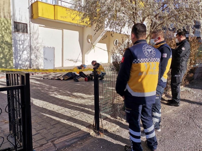 Boşanma aşamasındaki kadın 8. kattan atlayarak yaşamına son verdi
