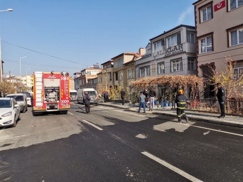 Kayseri’de ev yangını; itfaiye ekipleri büyümeden söndürdü
