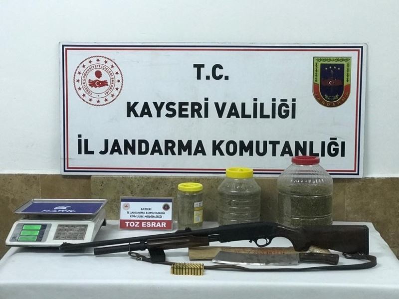 Jandarmanın arama yaptığı evde 6 kilo esrar yakalandı
