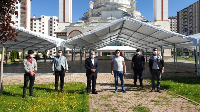 BAŞKAN BÜYÜKKILIÇ CUMA NAMAZI ÖNCESİ ALINAN TEDBİRLERİ İNCELEDİ