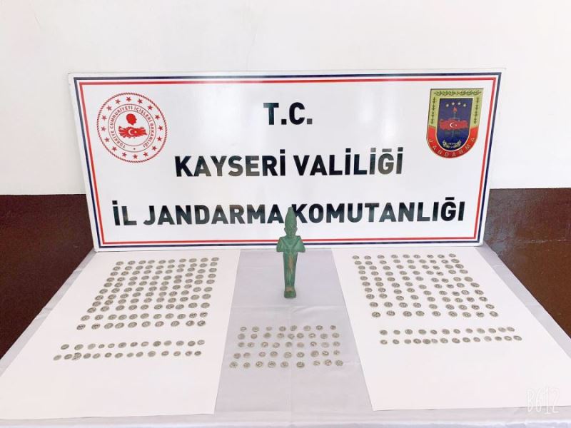 Tarihi eserleri satmak için Kayseri