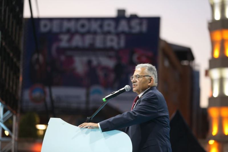  Başkan Büyükkılıç demokrasi nöbetinde