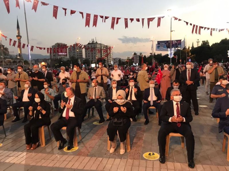 Kayseri Meydanı’nda ‘Demokrasi Nöbeti’ başladı