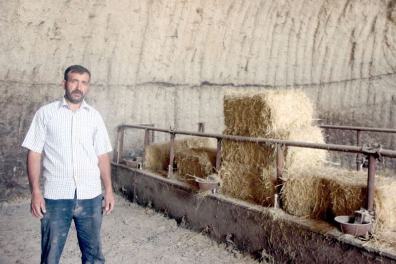 Ahırı çöken aile eski düzenine dönmek istiyor