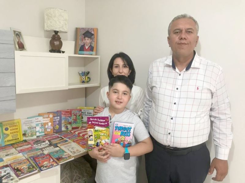 8 yaşındaki kitap kurdu çocuk, 3 ayda 78 kitap okudu