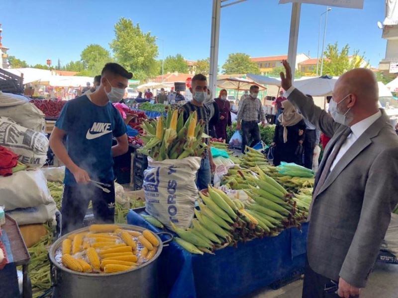 Başkan Çolakbayrakdar pazar yerini denetledi