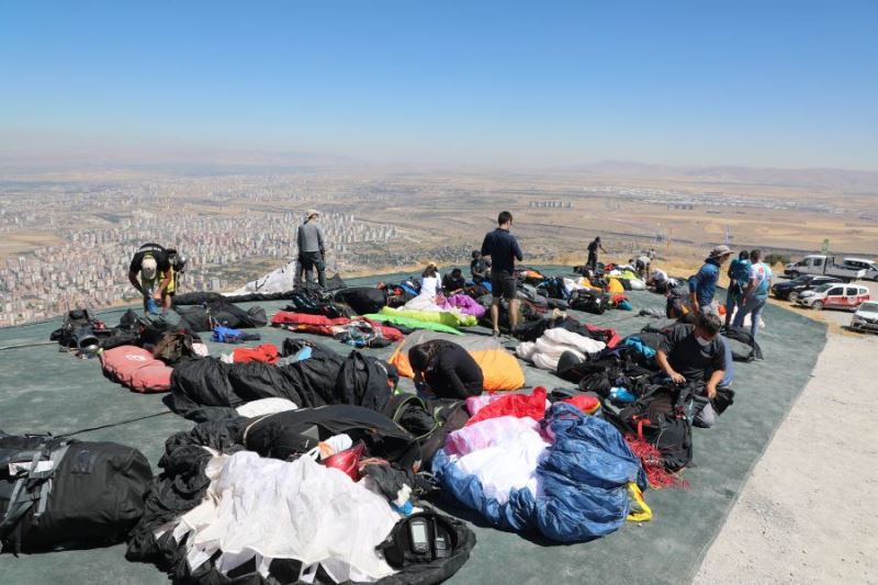 Türkiye Yamaç Paraşütü Ali Dağı Mesafe Yarışması başladı