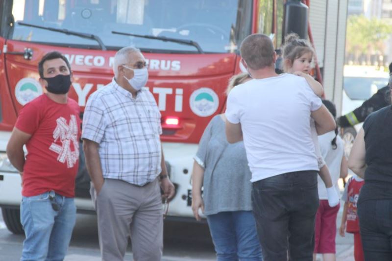 Kömürlükte yangın çıktı, bina sakinleri panik yaşadı