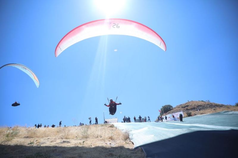 Yabancı pilotlardan yamaç paraşütü organizasyonuna tam not