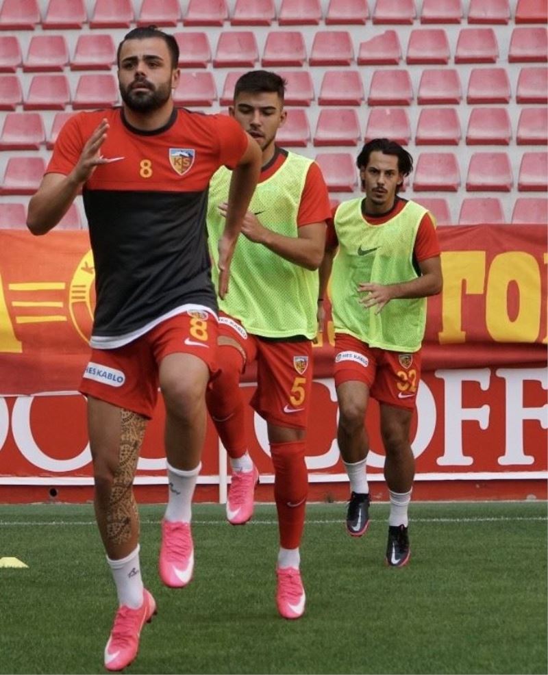  Kayserispor kaptanı Hasan Hüseyin Acar: “Çok mutluyuz”