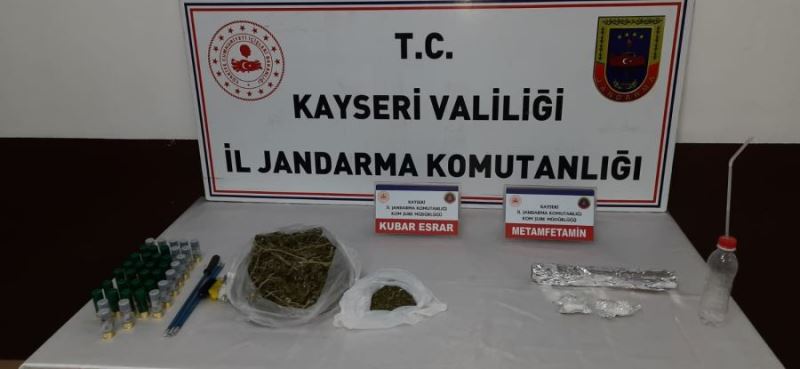 Jandarmadan uyuşturucu operasyonu: 515 gram kubar esrar ele geçirildi