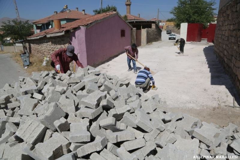  Kırsal Mahallelerde parke seferberliği devam ediyor