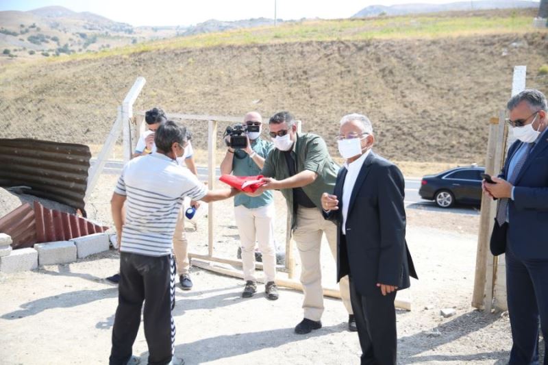  BAŞKAN BÜYÜKKILIÇ’IN “TÜRK BAYRAĞI” HASSASİYETİ