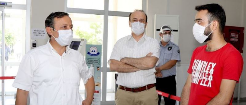 ERÜ Rektörü Prof. Dr. Mustafa Çalış, Öğrenci İşleri Daire Başkanlığı’nı ziyaret etti