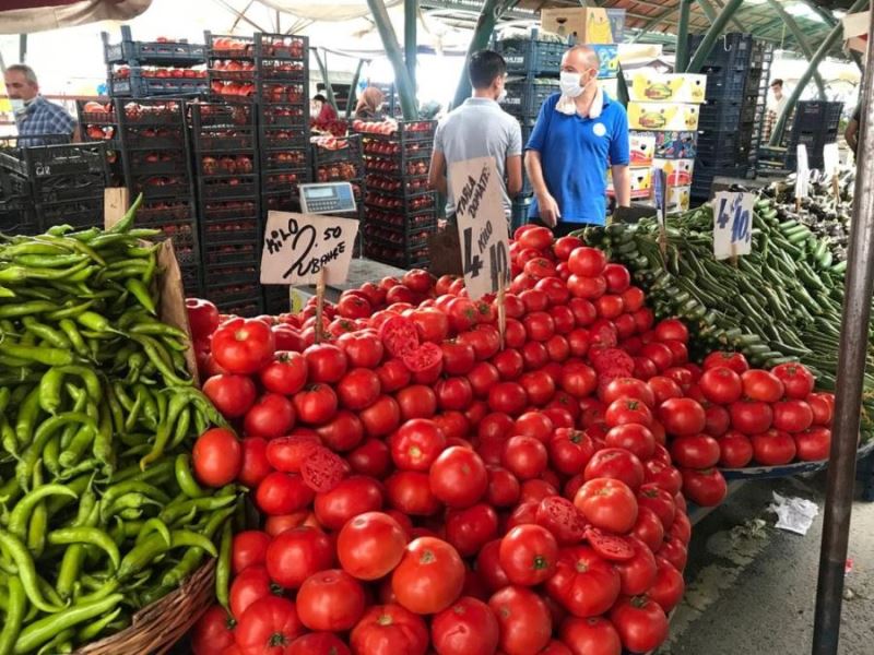 Semt pazarlarında fiyatlar yarı yarıya düştü