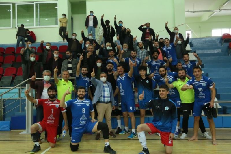 DEVELİ BELEDİYESİ VOLEYBOL KULÜBÜ ZİRVEDE