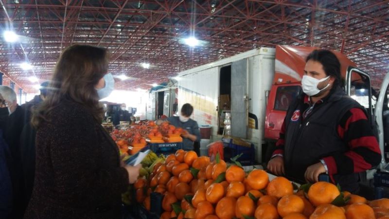 “PAZAR ESNAFININ TEZGÂHLARI ÜRÜN DOLU VATANDAŞIN PAZAR ARABASI, TORBALARI BOŞ”