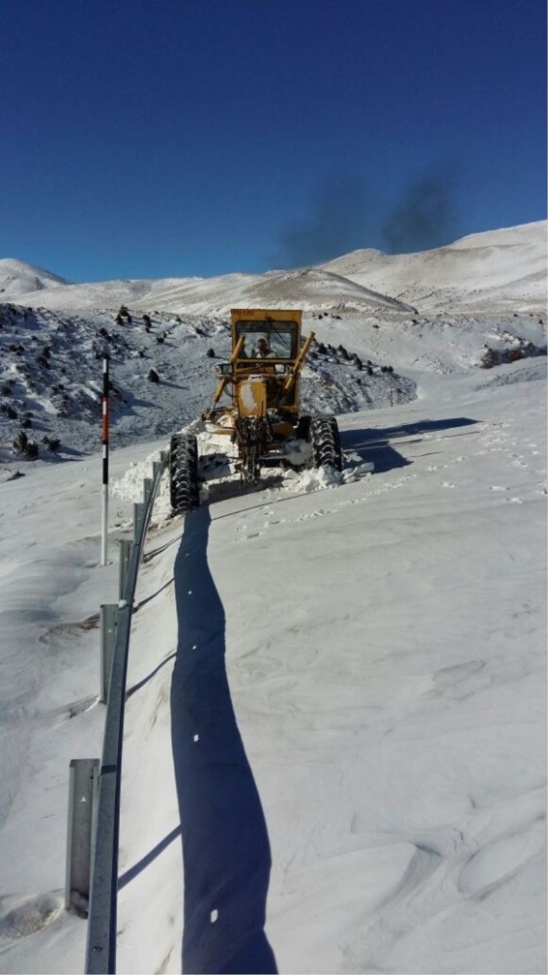 Kar nedeniyle kapanan 539 mahalle yolu ulaşıma açıldı
