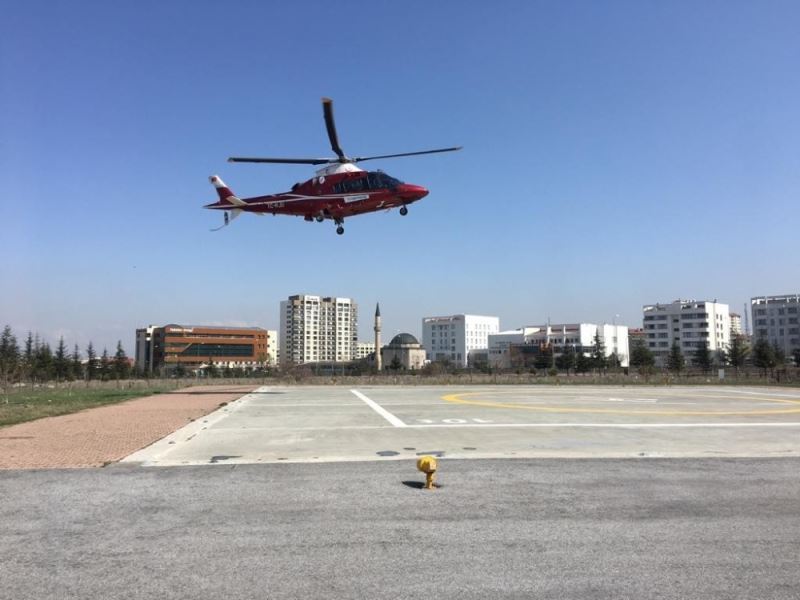 Felç geçiren hasta hava ambulansı ile şehir merkezine getirildi
