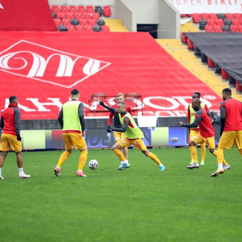 Kayserispor 5 futbolcuyu gönderiyor
