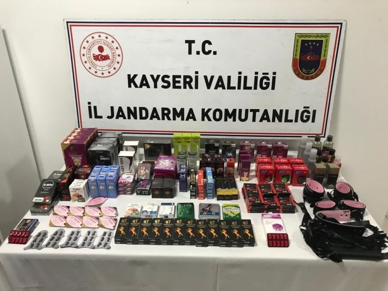 Jandarma satışa hazır halde cinsel ürün ele geçirdi
