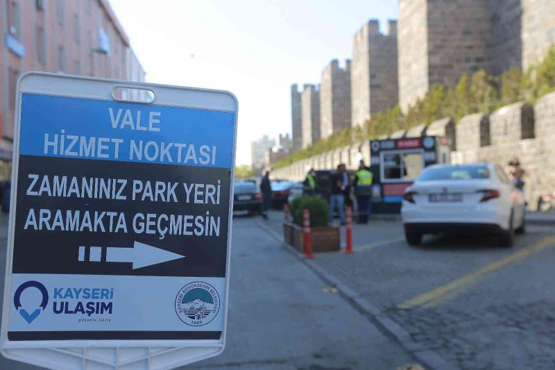 Büyükşehir’in “park et-vale” uygulamasına vatandaşlardan yoğun ilgi
