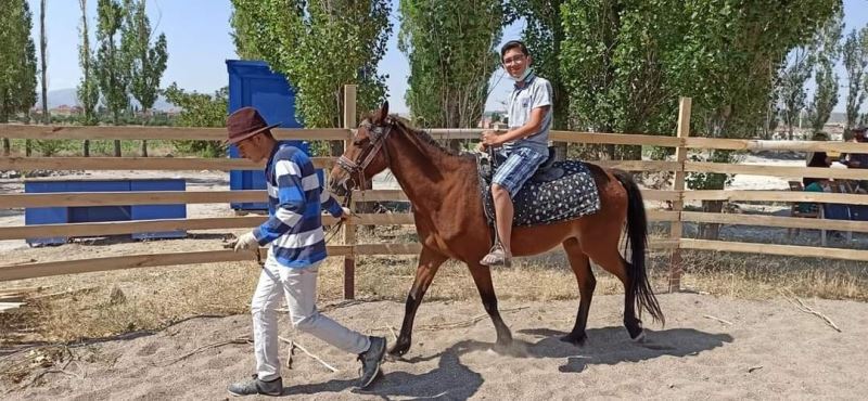 Tomarzalı çocuklara at ve ok atıcılığı eğitimi
