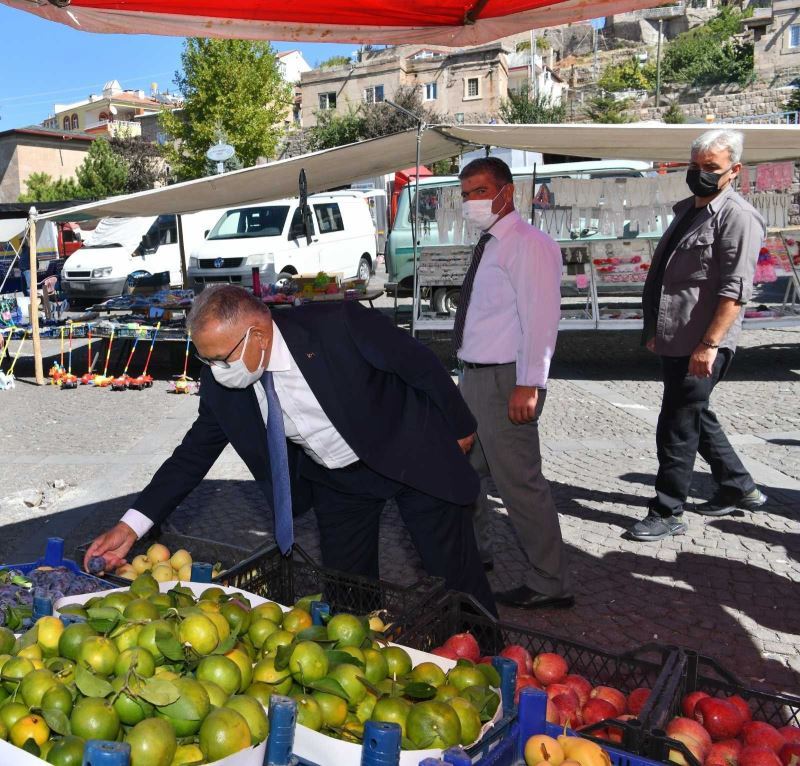 Başkan Büyükkılıç, semt pazarında esnaf ve vatandaşları dinledi
