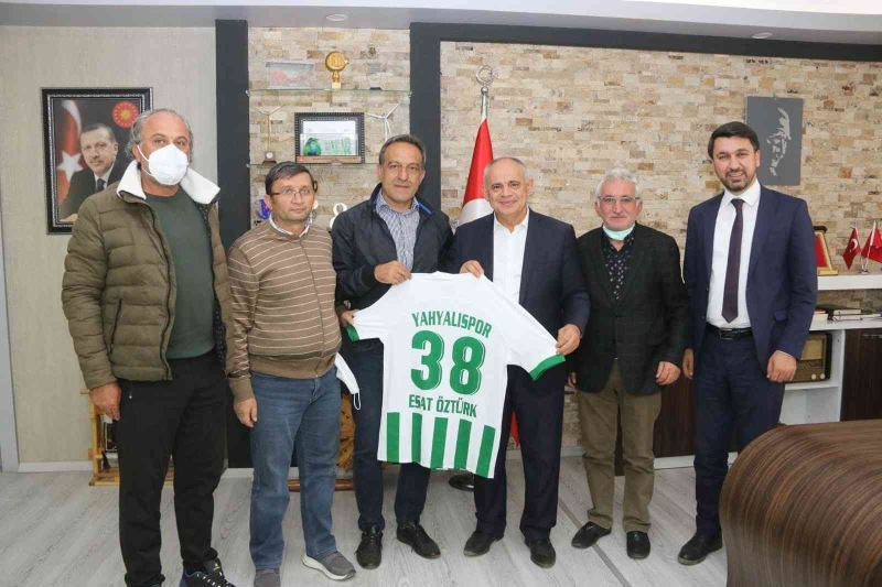 Yahyalıspor’dan Başkan Esat Öztürk’e ziyaret
