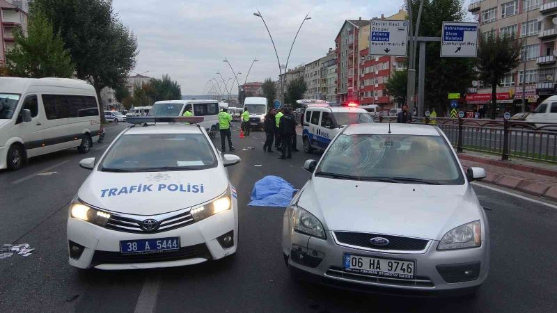 Kayseri’de otomobilin çarptığı bisiklet sürücüsü hayatını kaybetti
