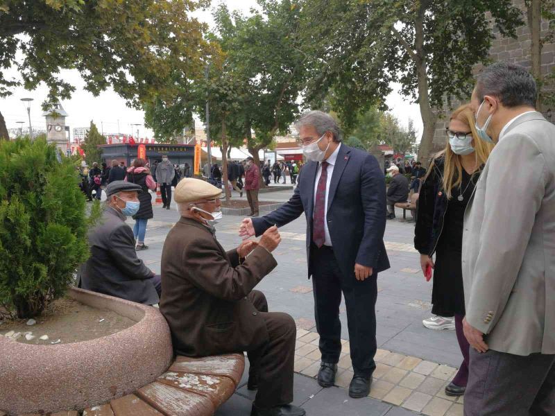 Benli, aşı uygulama noktalarını ziyaret etti
