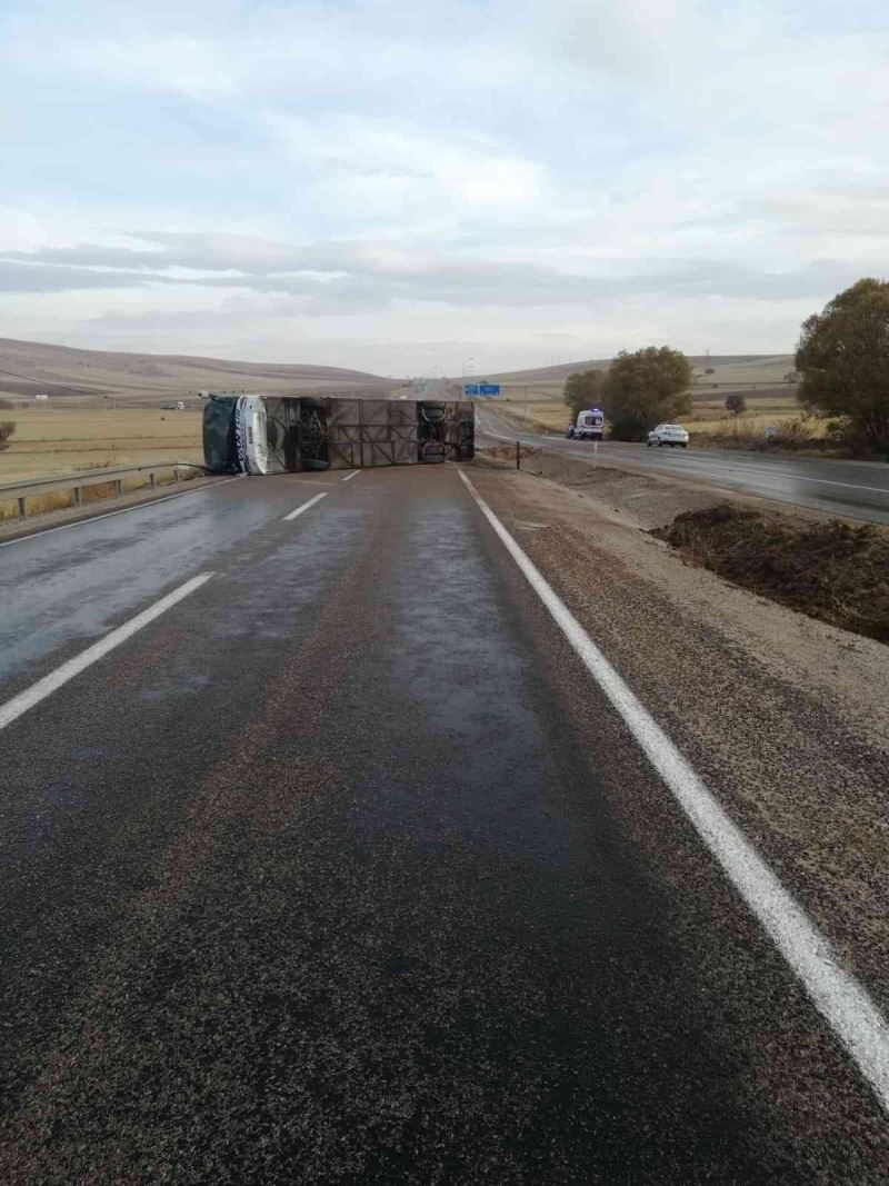 Kayseri’de yolcu otobüsü devrildi: 11 yaralı
