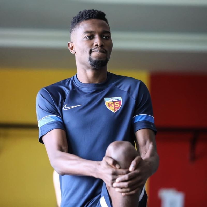 Bernard Mensah İspanya’ya gitti
