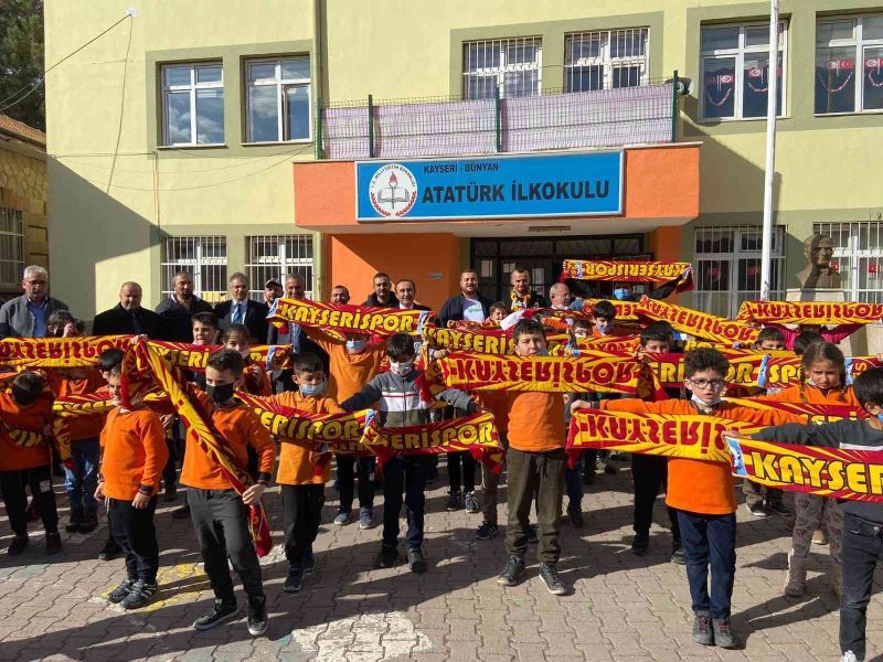 Kayserispor taraftarından vefa örneği
